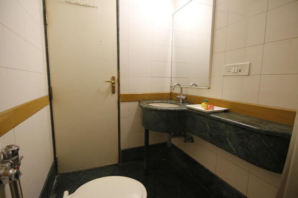 Hotel Lotus Pune Esterno foto
