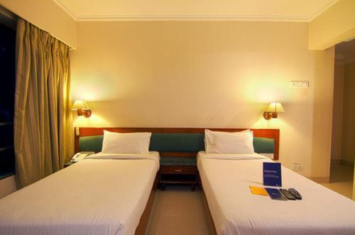 Hotel Lotus Pune Esterno foto